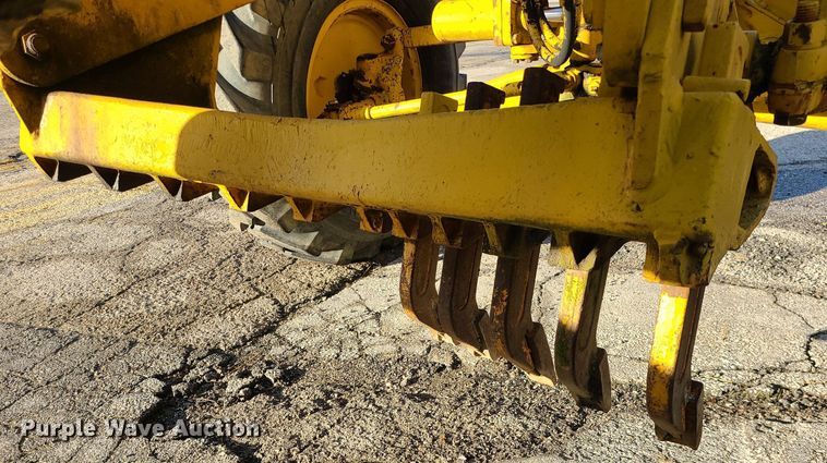image for item MQ9615 1971 Caterpillar  112F rigid frame motor grader