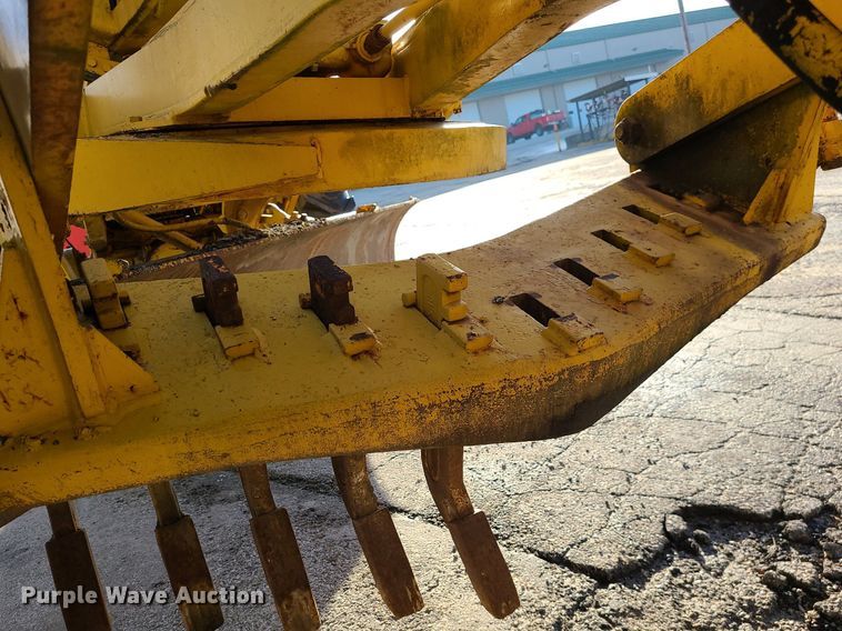 image for item MQ9615 1971 Caterpillar  112F rigid frame motor grader