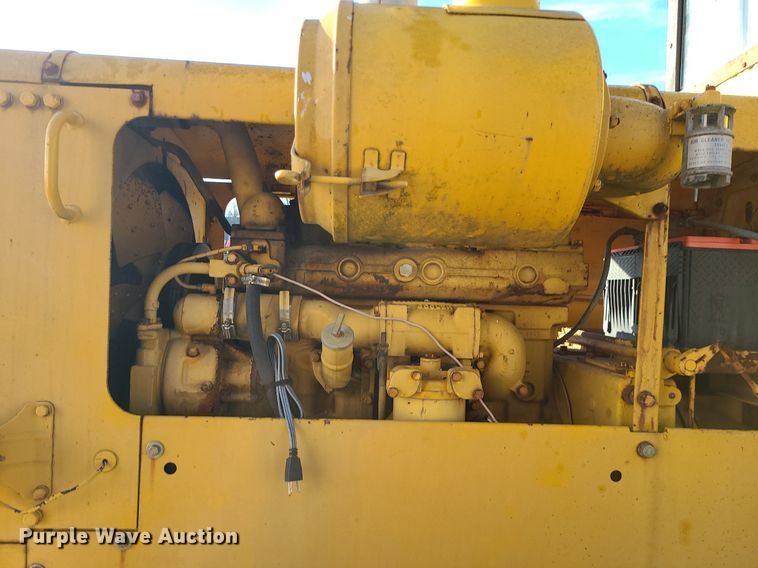 image for item MQ9615 1971 Caterpillar  112F rigid frame motor grader