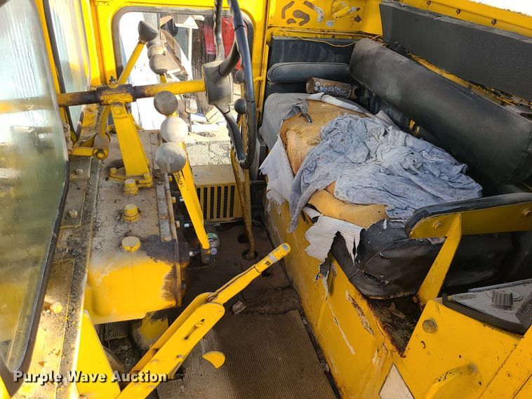 image for item MQ9615 1971 Caterpillar  112F rigid frame motor grader