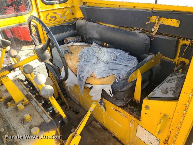 image for item MQ9615 1971 Caterpillar  112F rigid frame motor grader