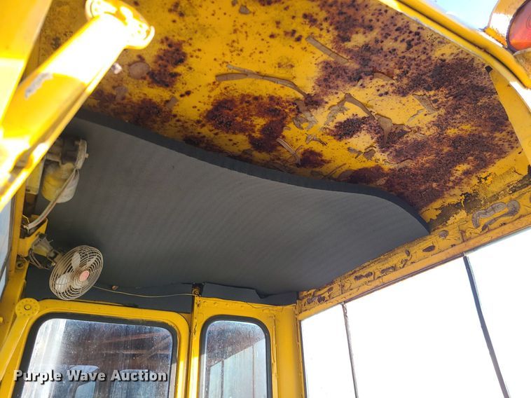 image for item MQ9615 1971 Caterpillar  112F rigid frame motor grader