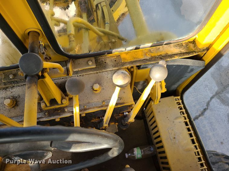 image for item MQ9615 1971 Caterpillar  112F rigid frame motor grader