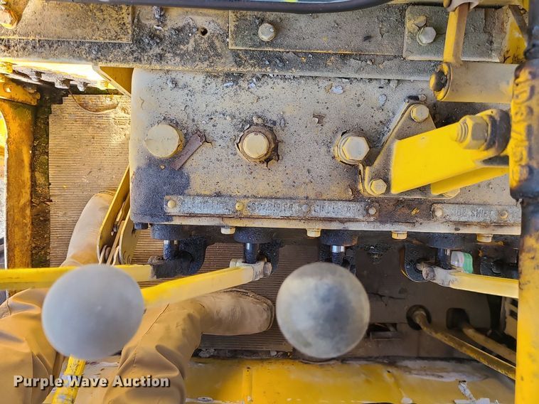 image for item MQ9615 1971 Caterpillar  112F rigid frame motor grader