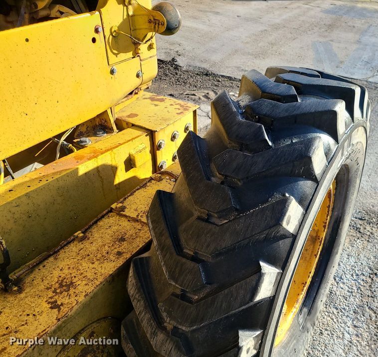 image for item MQ9615 1971 Caterpillar  112F rigid frame motor grader