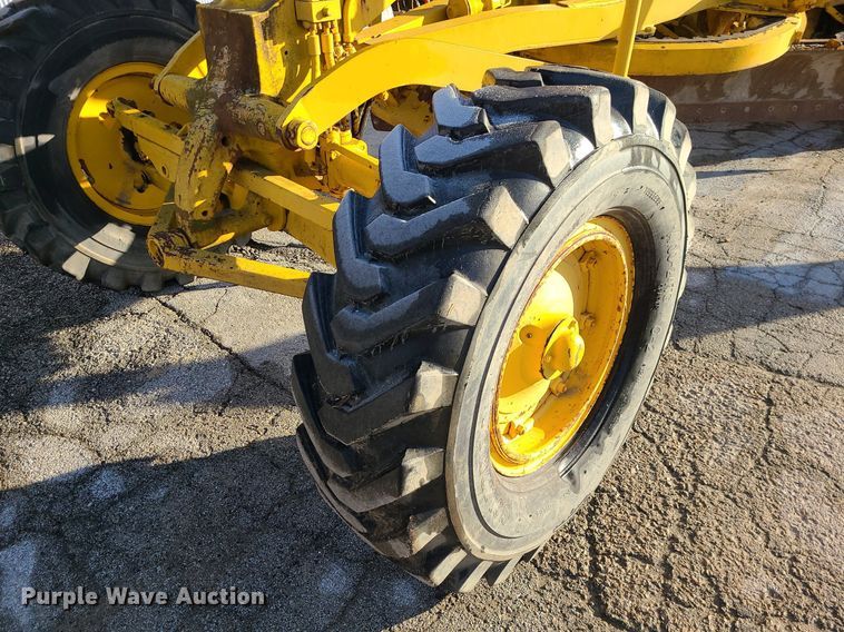 image for item MQ9615 1971 Caterpillar  112F rigid frame motor grader