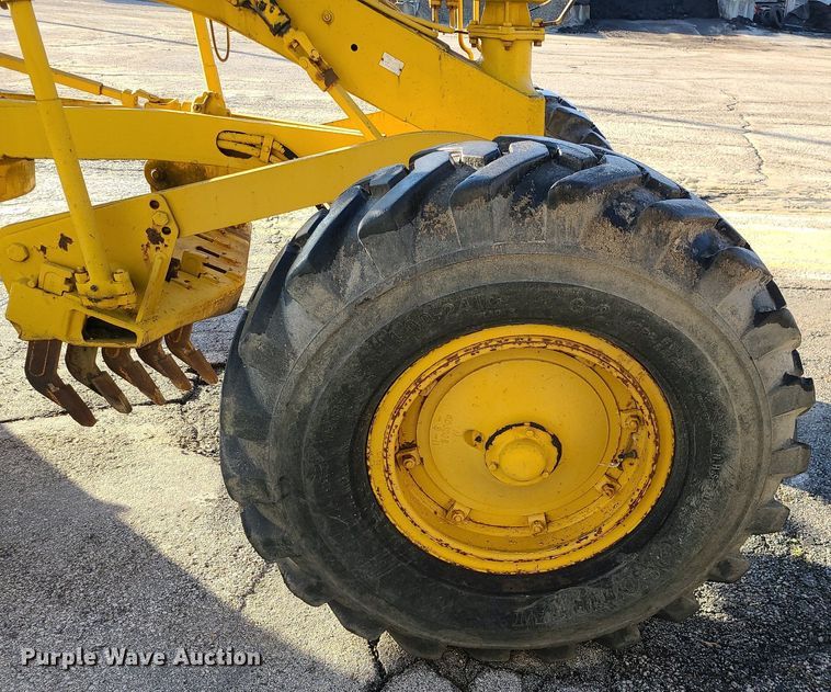 image for item MQ9615 1971 Caterpillar  112F rigid frame motor grader