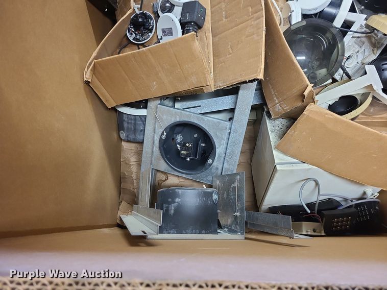 image for item MQ9619 Analog and network cameras