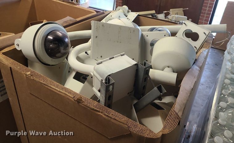 image for item MQ9619 Analog and network cameras