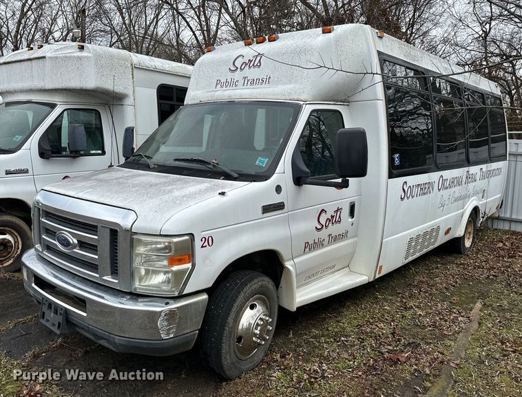 image for item NA9780 2009 Ford E450 Super Duty  shuttle bus