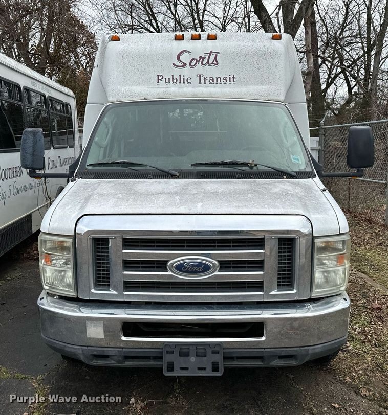 image for item NA9780 2009 Ford E450 Super Duty  shuttle bus