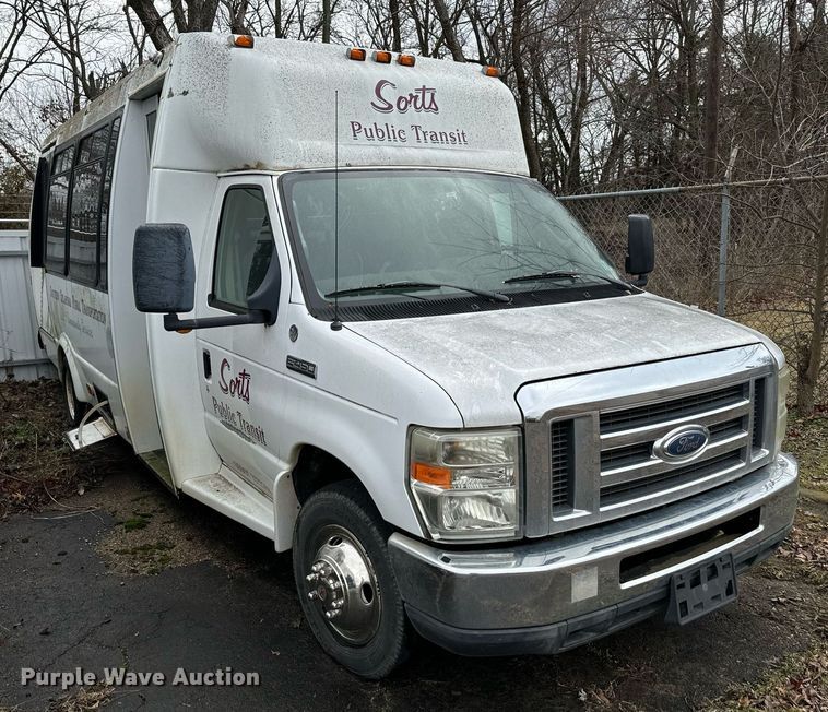 image for item NA9780 2009 Ford E450 Super Duty  shuttle bus