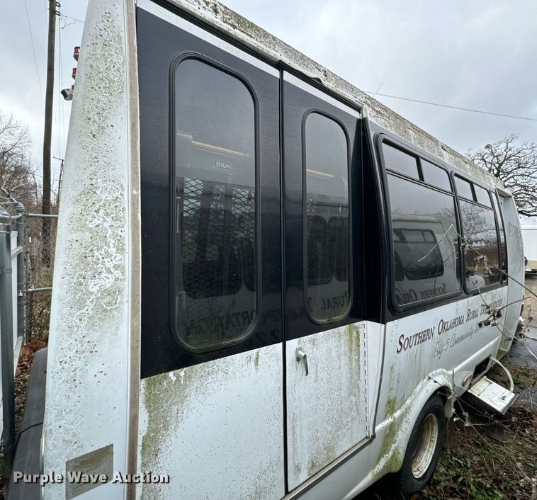 image for item NA9780 2009 Ford E450 Super Duty  shuttle bus