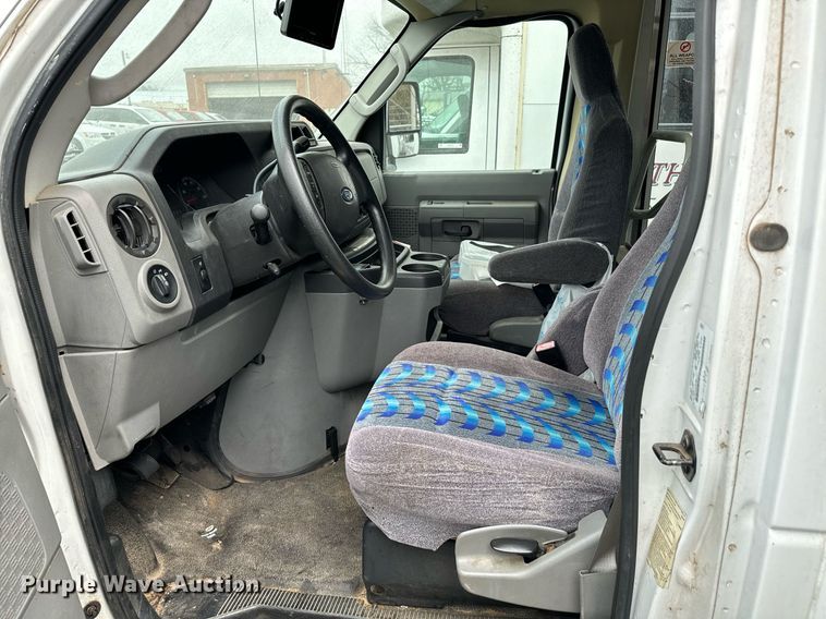 image for item NA9780 2009 Ford E450 Super Duty  shuttle bus