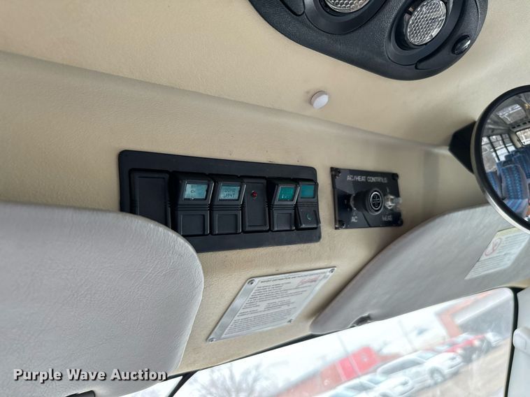 image for item NA9780 2009 Ford E450 Super Duty  shuttle bus