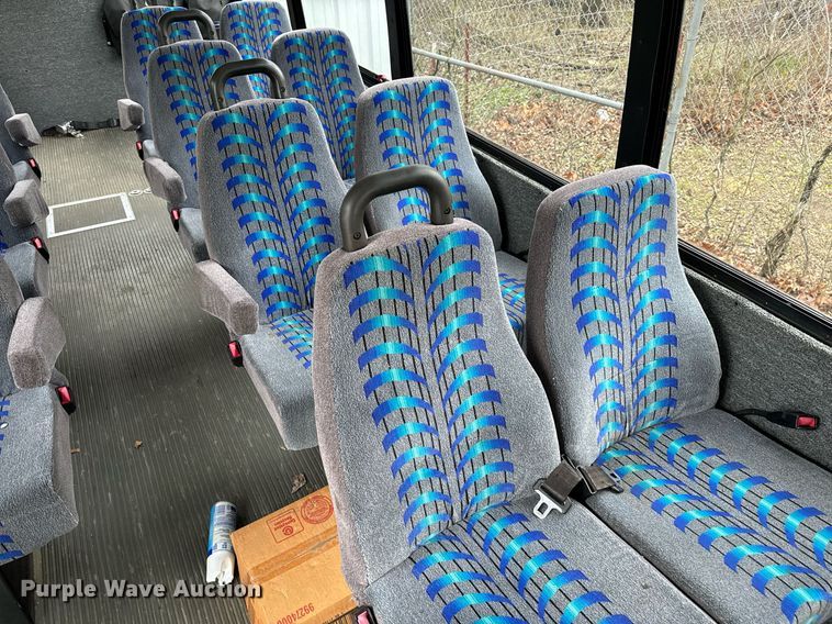 image for item NA9780 2009 Ford E450 Super Duty  shuttle bus