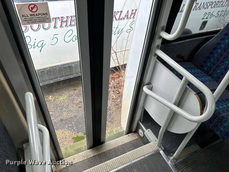 image for item NA9780 2009 Ford E450 Super Duty  shuttle bus