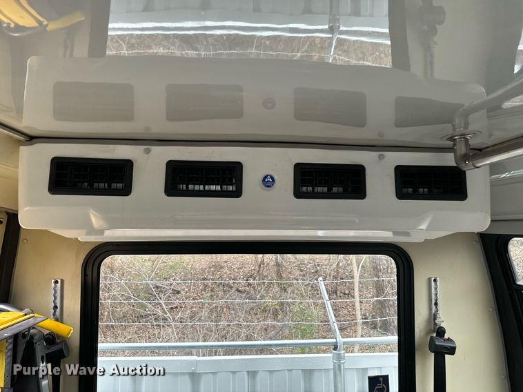 image for item NA9780 2009 Ford E450 Super Duty  shuttle bus