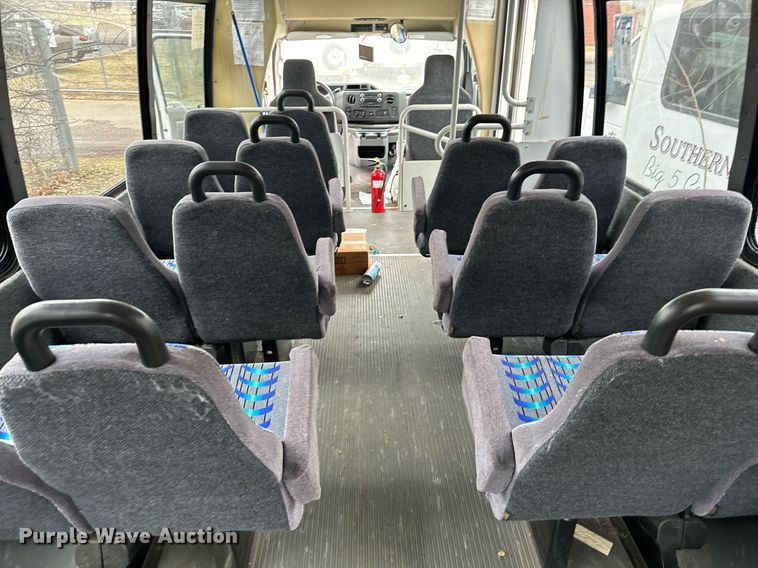 image for item NA9780 2009 Ford E450 Super Duty  shuttle bus
