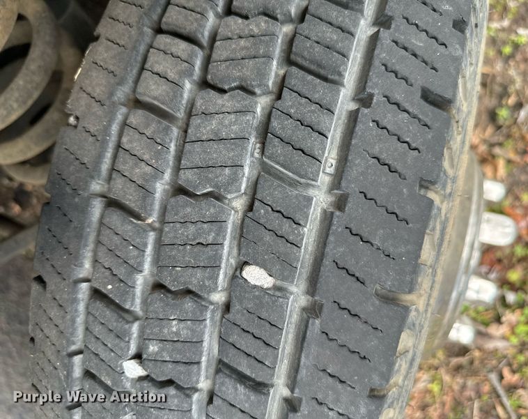 image for item NA9780 2009 Ford E450 Super Duty  shuttle bus