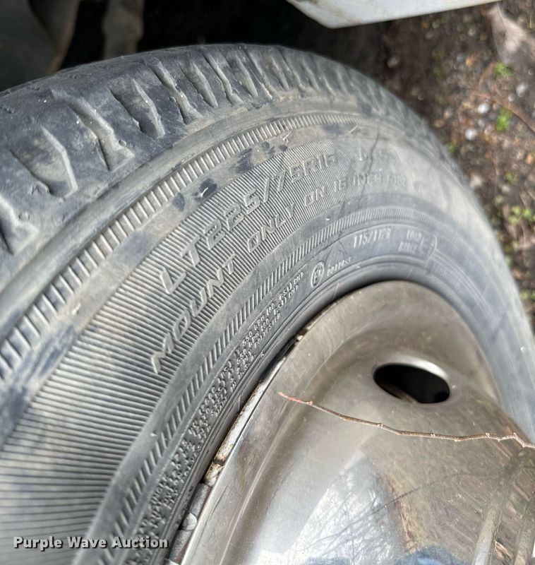 image for item NA9780 2009 Ford E450 Super Duty  shuttle bus