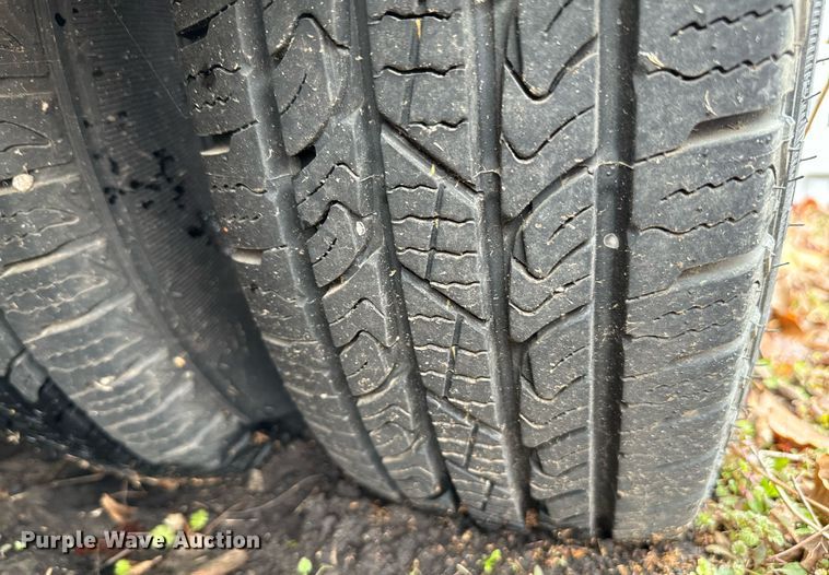 image for item NA9780 2009 Ford E450 Super Duty  shuttle bus