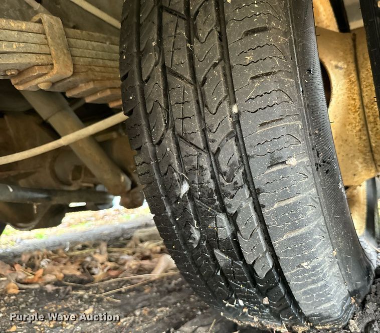 image for item NA9780 2009 Ford E450 Super Duty  shuttle bus