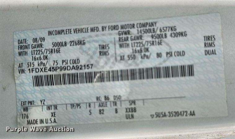 image for item NA9780 2009 Ford E450 Super Duty  shuttle bus