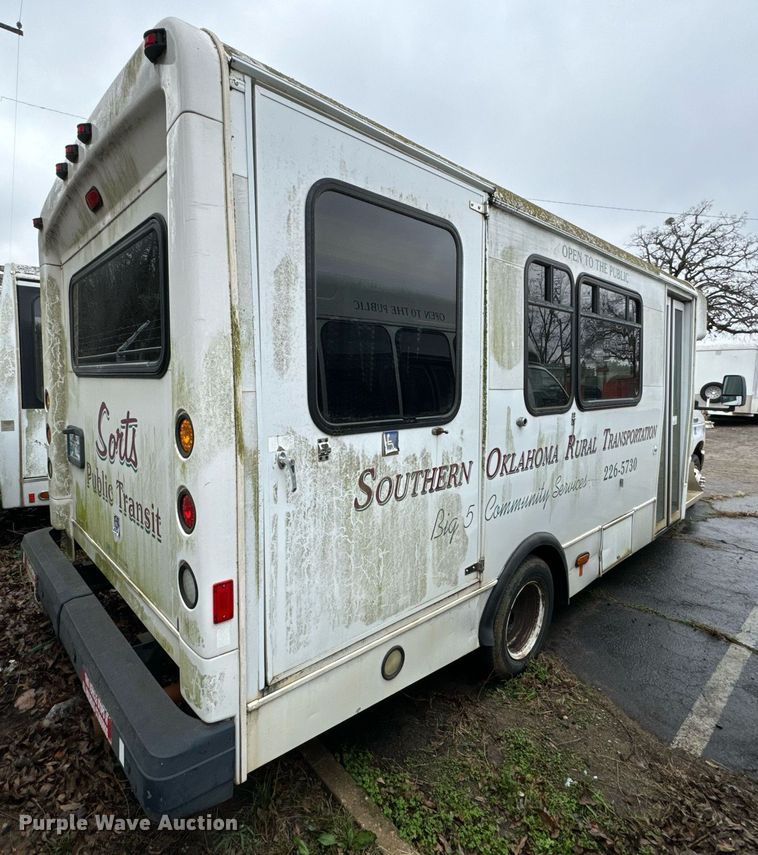 image for item NA9781 2008 Ford E450 Super Duty shuttle bus