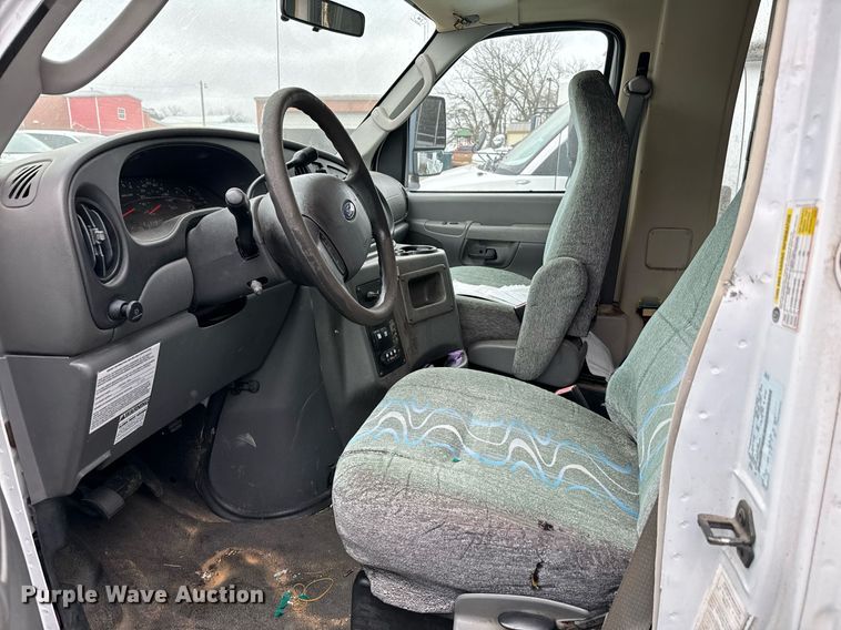 image for item NA9781 2008 Ford E450 Super Duty shuttle bus