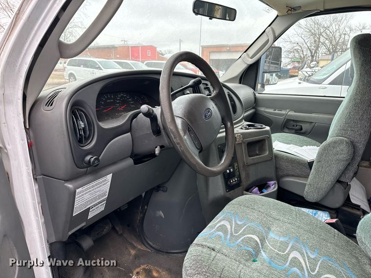 image for item NA9781 2008 Ford E450 Super Duty shuttle bus