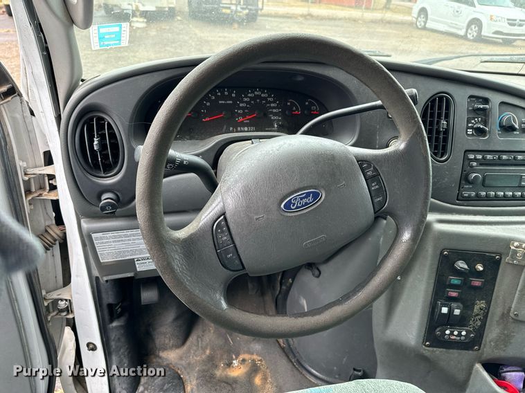 image for item NA9781 2008 Ford E450 Super Duty shuttle bus
