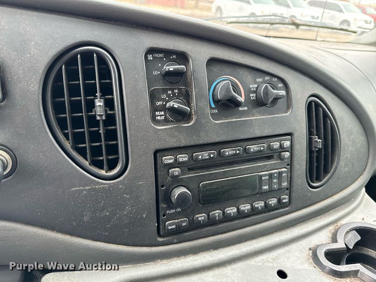 image for item NA9781 2008 Ford E450 Super Duty shuttle bus