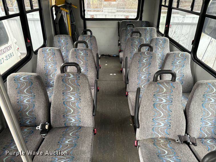 image for item NA9781 2008 Ford E450 Super Duty shuttle bus