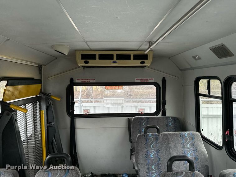image for item NA9781 2008 Ford E450 Super Duty shuttle bus