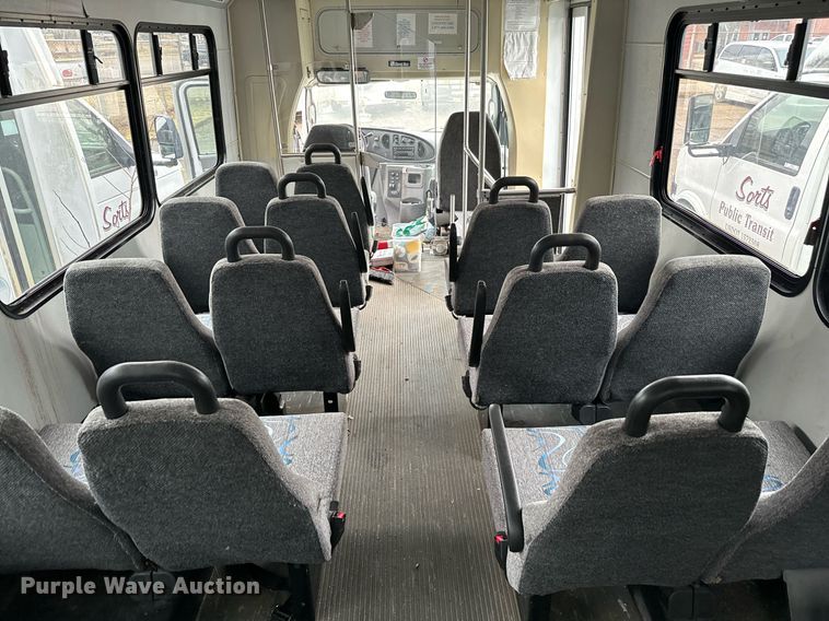 image for item NA9781 2008 Ford E450 Super Duty shuttle bus