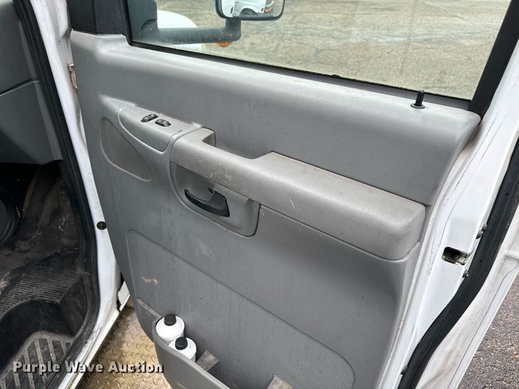 image for item NA9781 2008 Ford E450 Super Duty shuttle bus