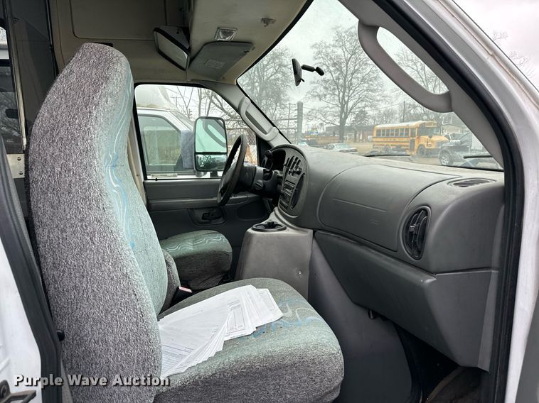 image for item NA9781 2008 Ford E450 Super Duty shuttle bus