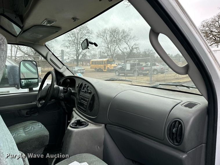 image for item NA9781 2008 Ford E450 Super Duty shuttle bus