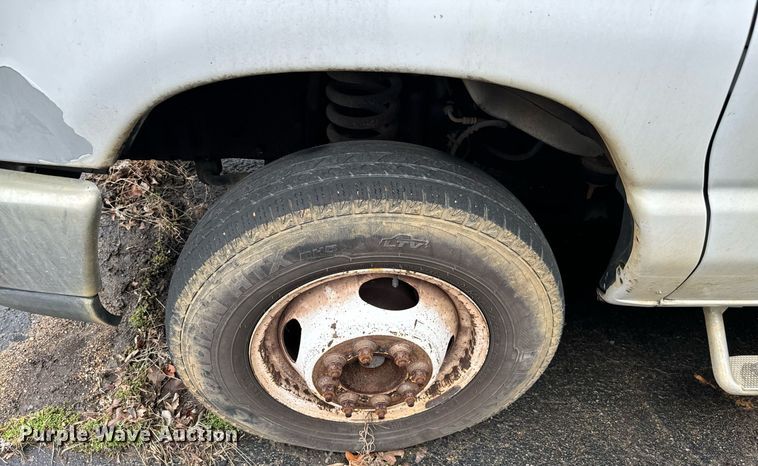 image for item NA9781 2008 Ford E450 Super Duty shuttle bus