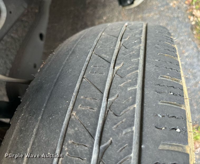 image for item NA9781 2008 Ford E450 Super Duty shuttle bus