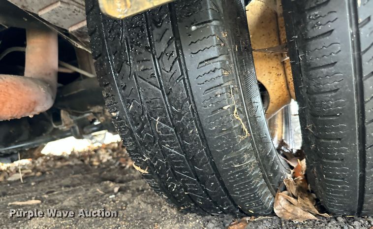 image for item NA9781 2008 Ford E450 Super Duty shuttle bus