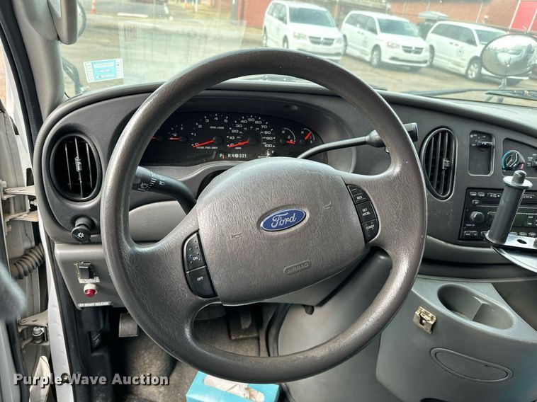 image for item NA9783 2005 Ford E450 Super Duty shuttle bus