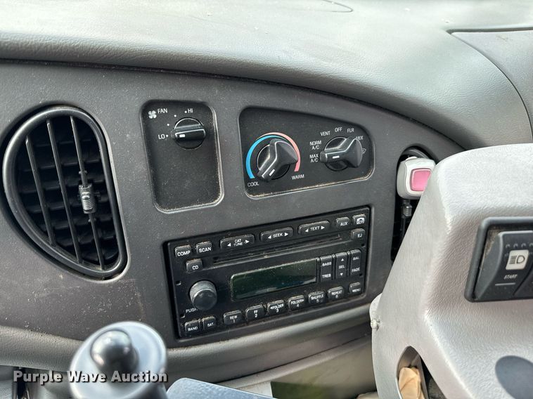 image for item NA9783 2005 Ford E450 Super Duty shuttle bus