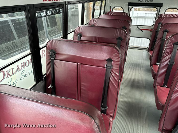 image for item NA9783 2005 Ford E450 Super Duty shuttle bus