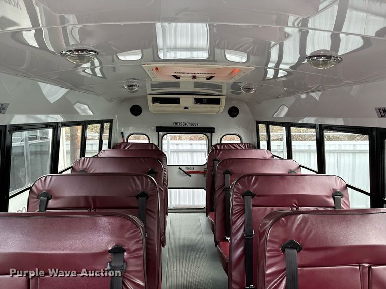 image for item NA9783 2005 Ford E450 Super Duty shuttle bus