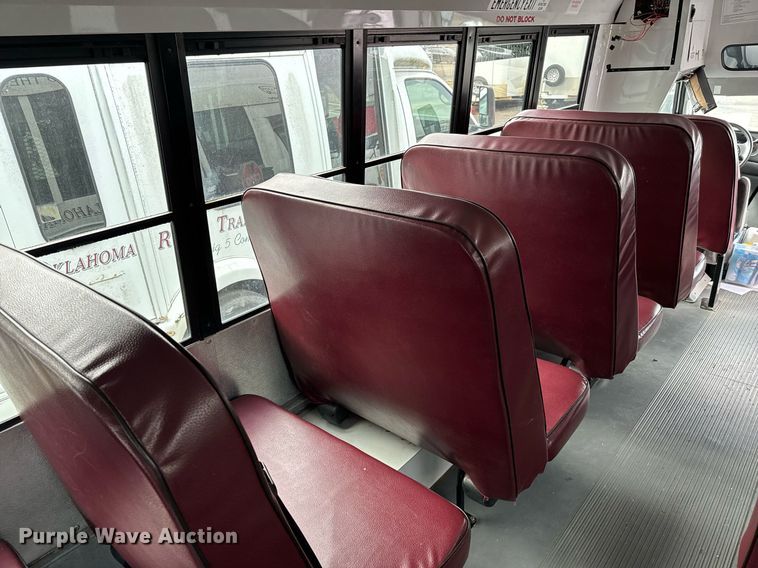 image for item NA9783 2005 Ford E450 Super Duty shuttle bus