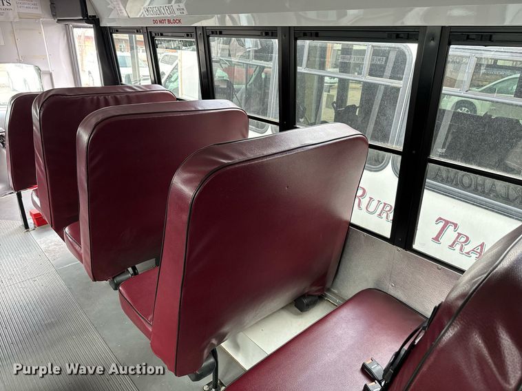 image for item NA9783 2005 Ford E450 Super Duty shuttle bus