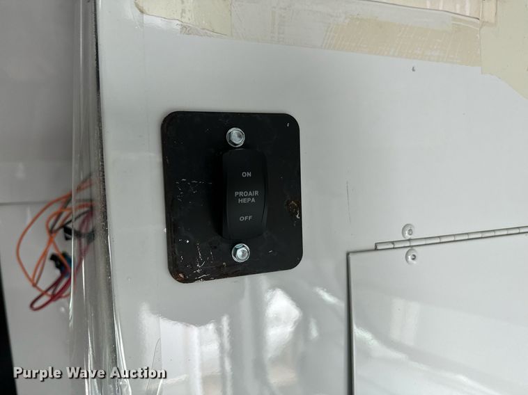 image for item NA9783 2005 Ford E450 Super Duty shuttle bus