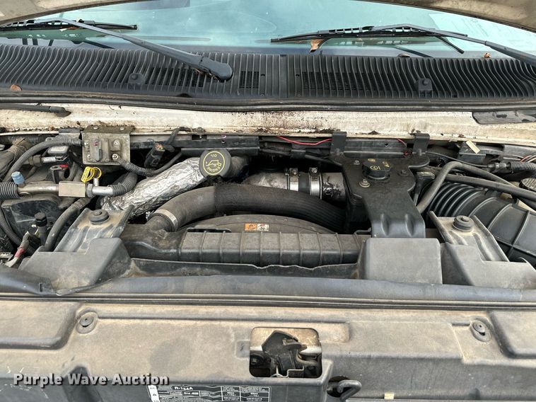 image for item NA9783 2005 Ford E450 Super Duty shuttle bus